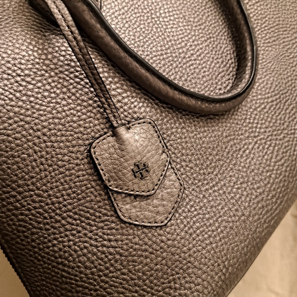 TORY BURCH ROBINSON OPEN DOME SATCHEL IN GUNMETAL PEBBLED LEATHER - Picture 5 of 12